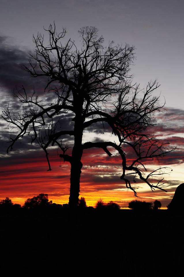 zachod slonca w okolicy Uluru